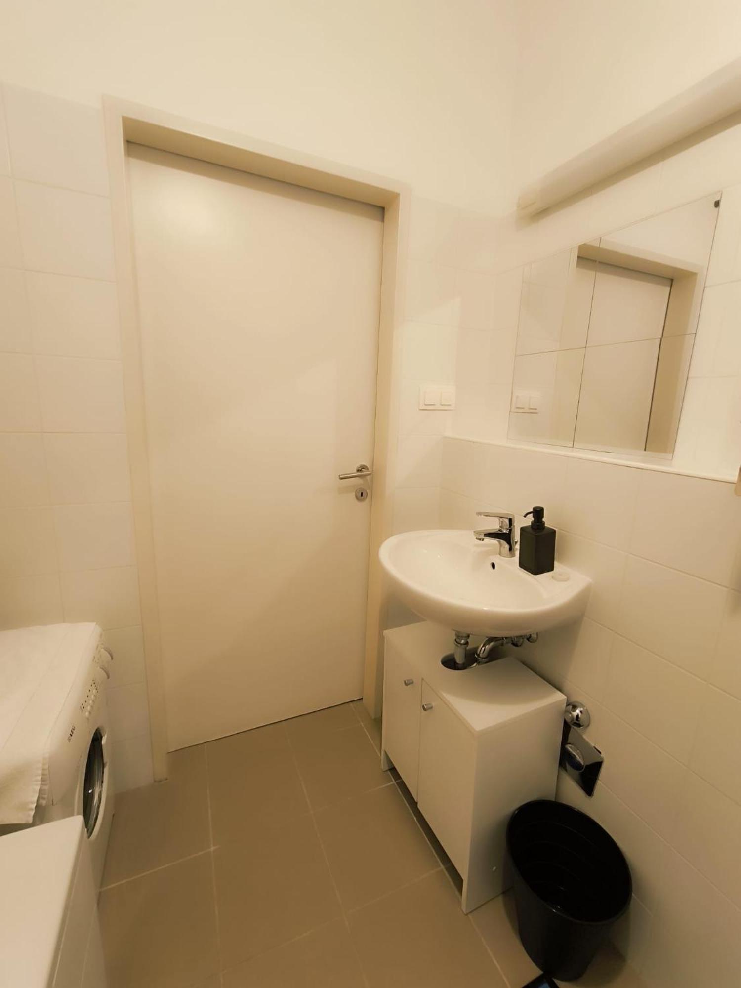 Pretty Apartment Next To Metro Station Vienna Luaran gambar