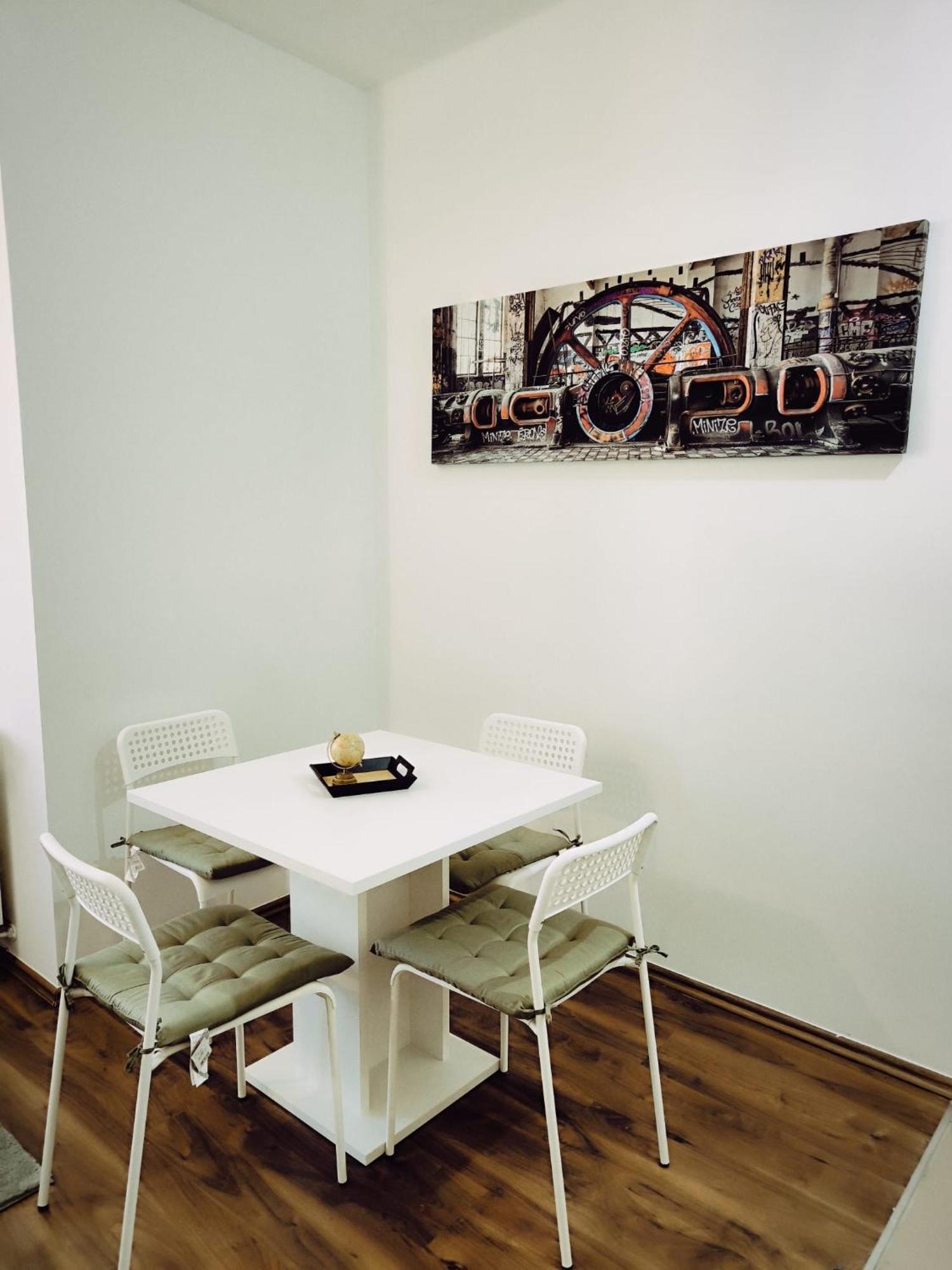 Pretty Apartment Next To Metro Station Vienna Luaran gambar